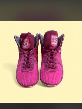 Bodybuilding High-Top Sneakers in Bright Fuchsia by Otomix